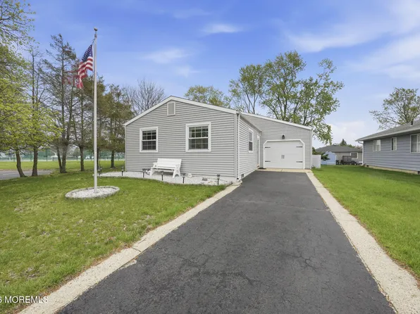 14 Picasso Court, Toms River, NJ 08757