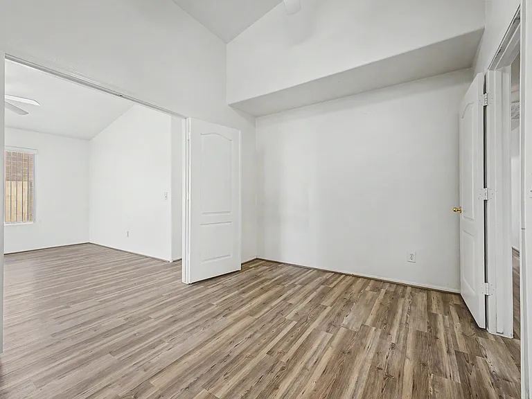 4649 E Augusta Ave — Photo 21
