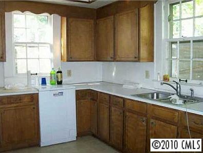 2nd image of 320 N Oak St