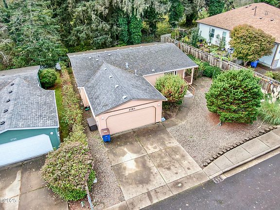 3rd image of 2780 NE 45th St