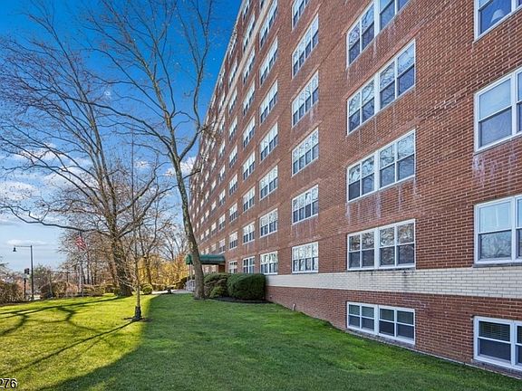 5th image of 926 Bloomfield Ave 3L BLDG 926 #3L