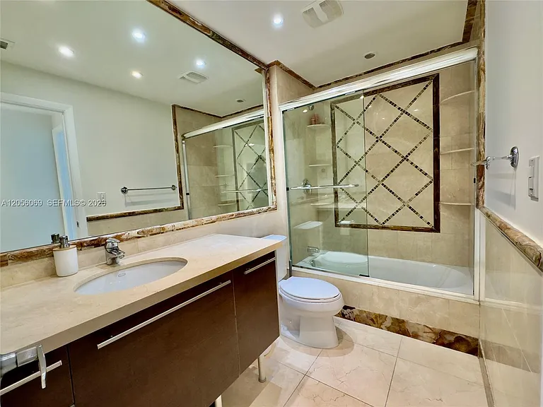 1900 N Bayshore Dr #4003 — Photo 4