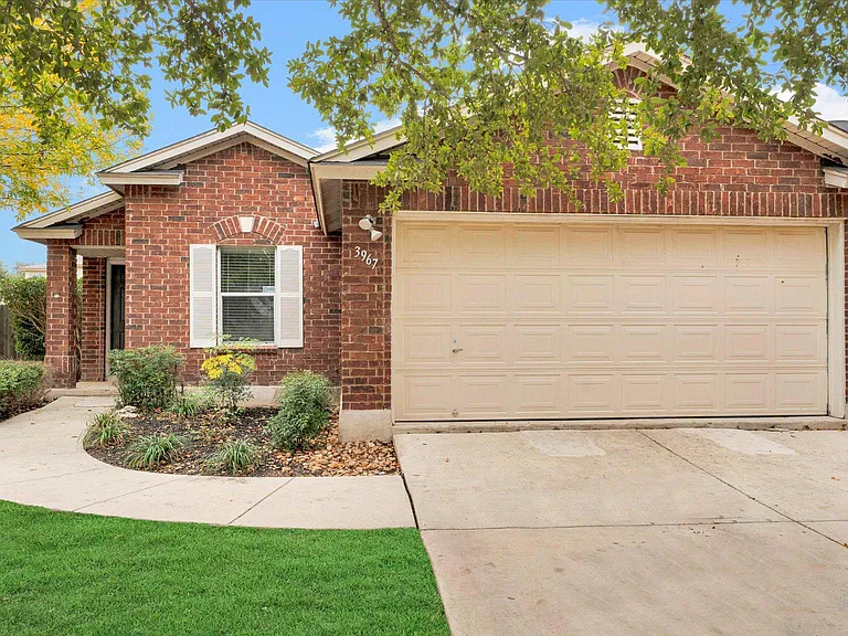 3967 Cherokee Blvd — Photo 3