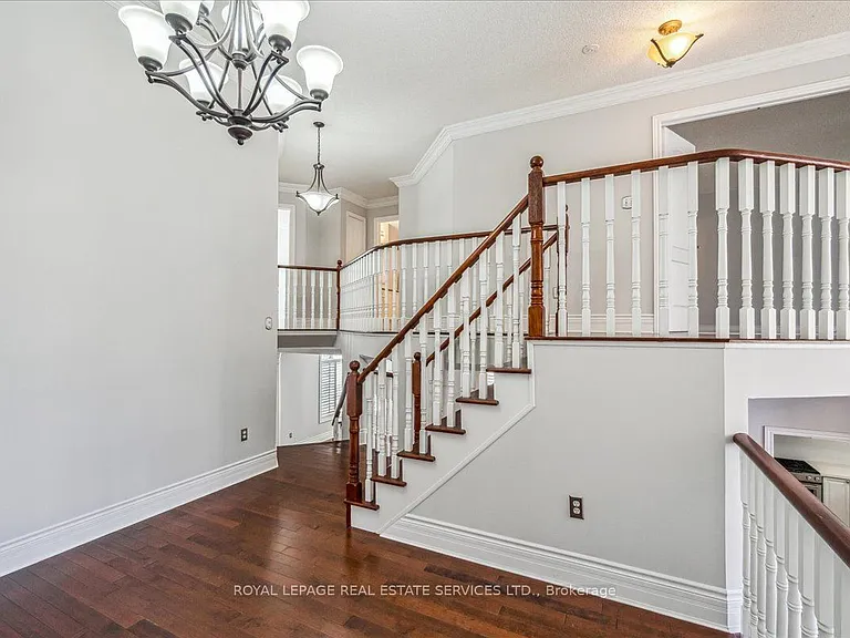 54 Stonebrook Cres — Photo 22