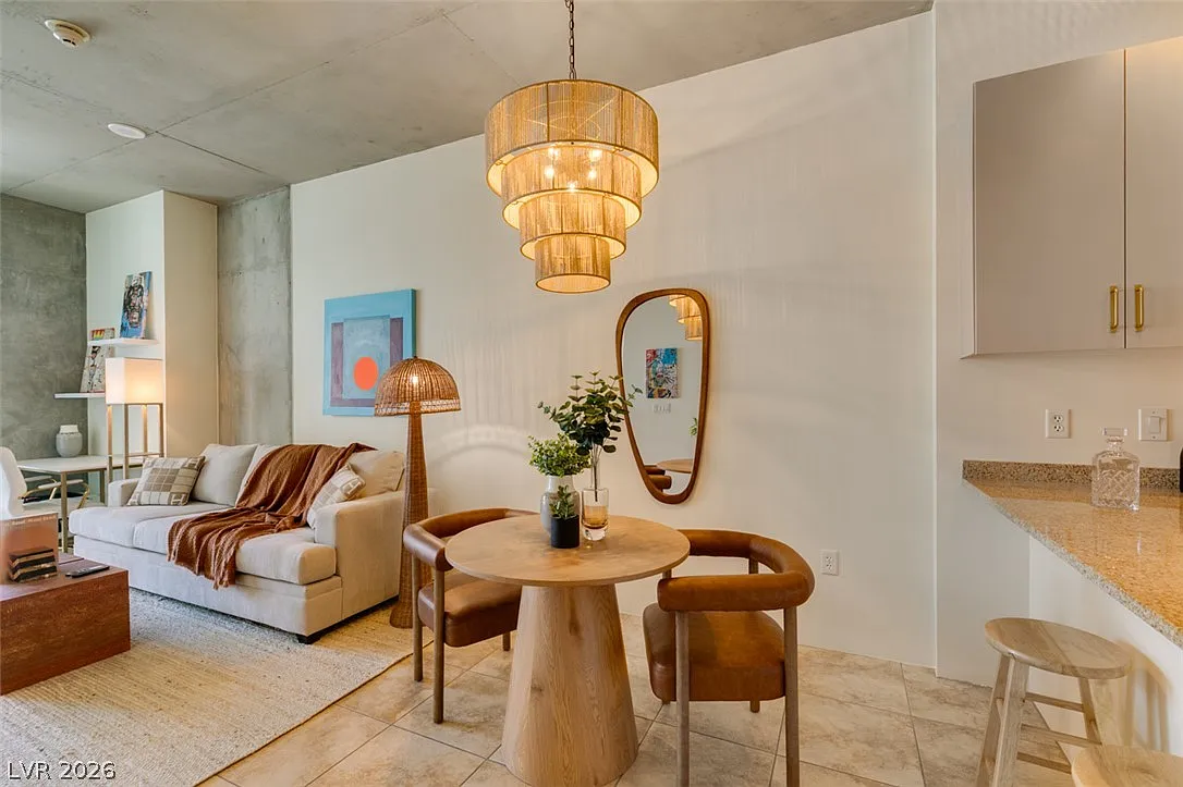 1 bed, 1.0 bath, 786 sqft, $1,800 — Photo 3
