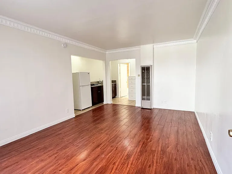 1041 S Norton Ave #1041 — Photo 2