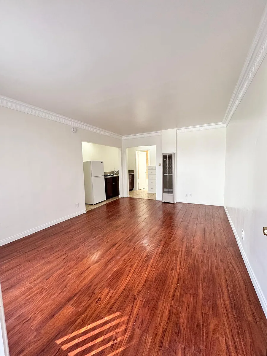 Building Photo - 1041 S Norton Ave #1041