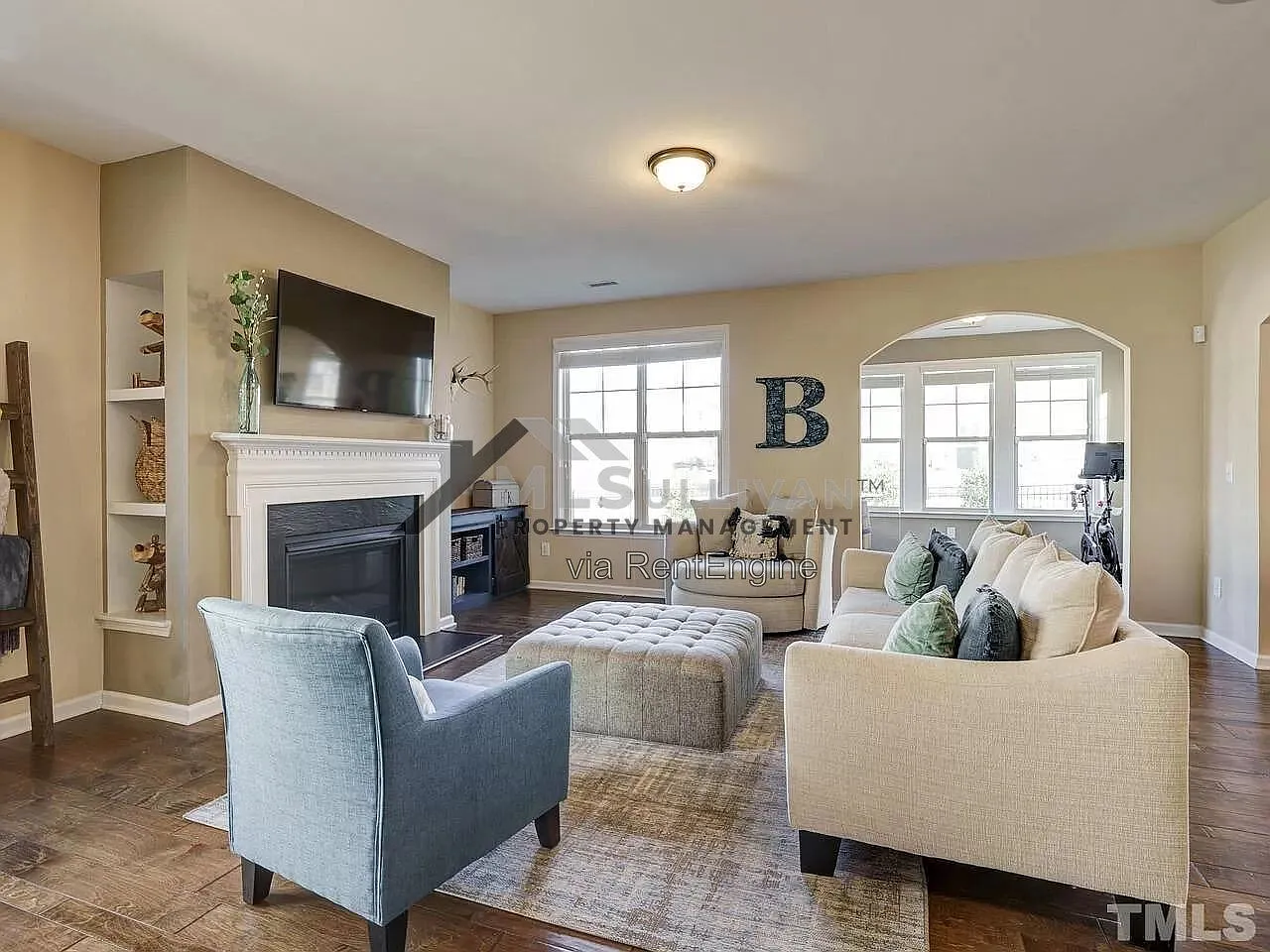 3 bed, 2.5 bath, 2461 sqft, $2,590 — Photo 2
