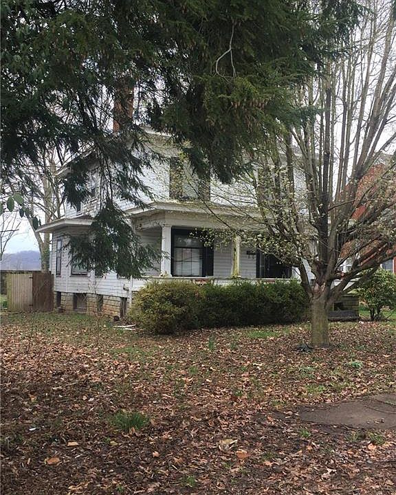2nd image of 1209 Main St