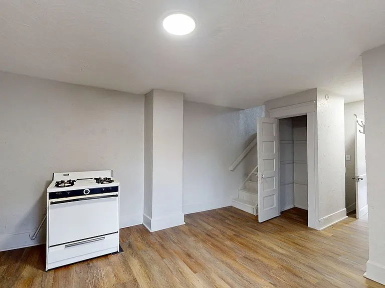1141 McKinley Ave — Photo 4