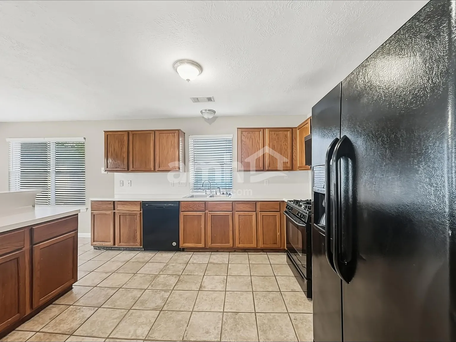 3 bed, 2.0 bath, 2018 sqft, $2,115 — Photo 4