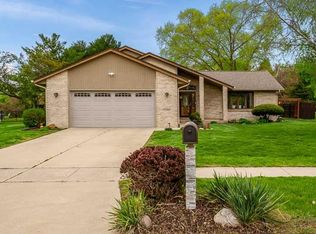 10966 China Berry Ln, Machesney Park, IL 61115