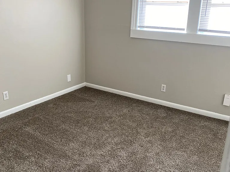3906 Thomas Rd SW — Photo 2