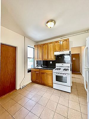 5th image of 650 Manhattan Ave APT 20