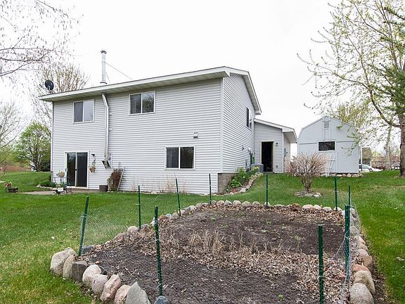 3rd image of 1490 Marigold Dr