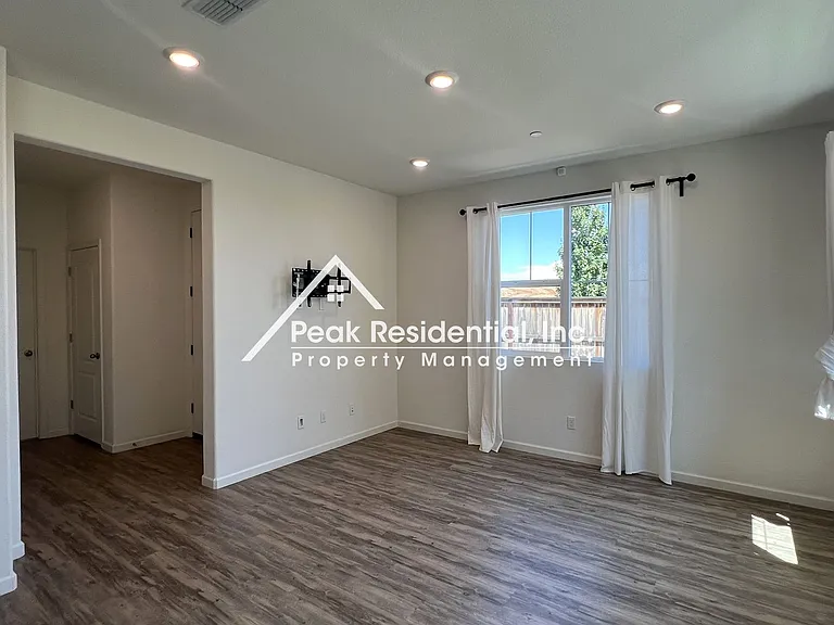 3236 Sunny Gate Ln — Photo 9