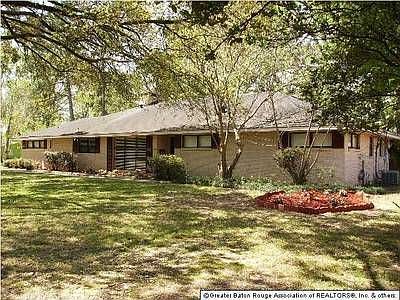 2nd image of 320 Little John Dr