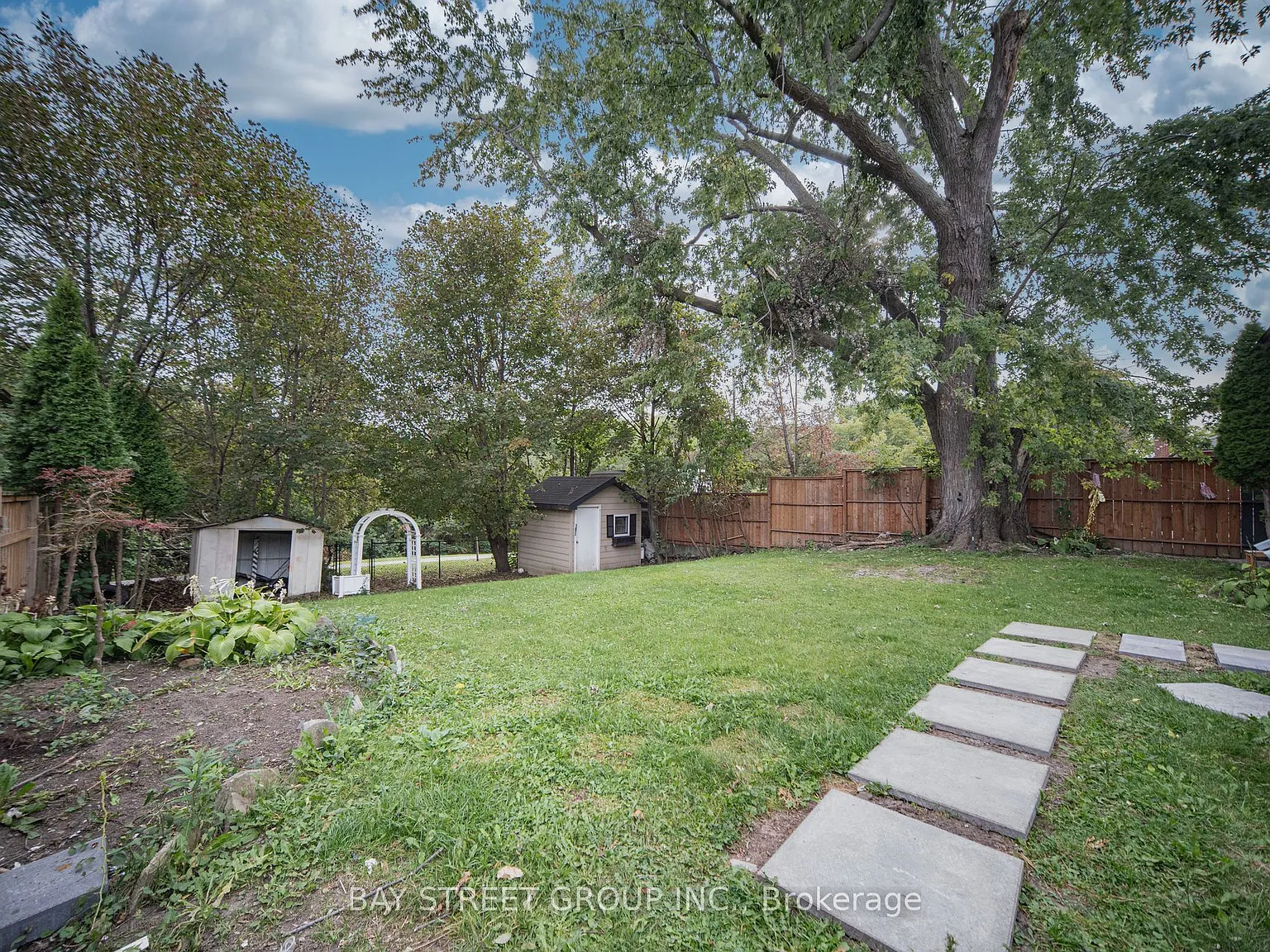 3 bed, $2,400 — Photo 2
