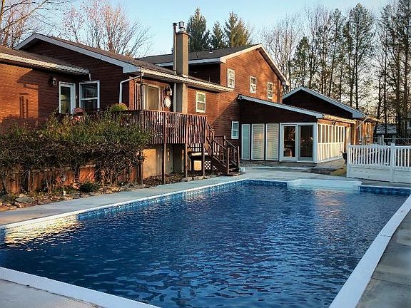 5th image of 389 Laurel Dr