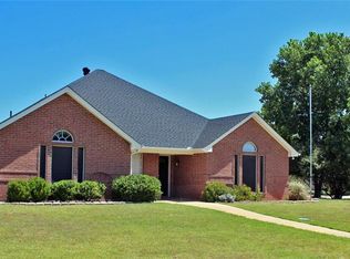 123 Hummingbird Ln, Justin, TX 76247
