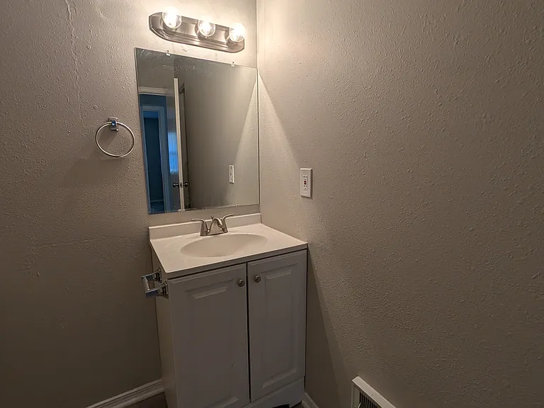 1104 E 13th St #1B1B — Photo 8