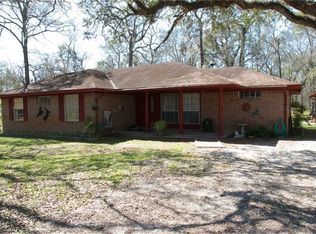 13118 Oakwood Dr, Needville, TX 77461