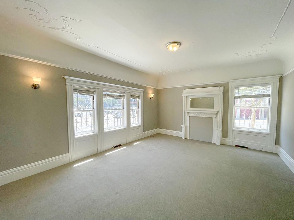 1st image of 2996 Pine St