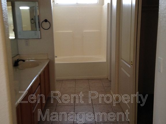 3rd image of 8748 E Fountain St