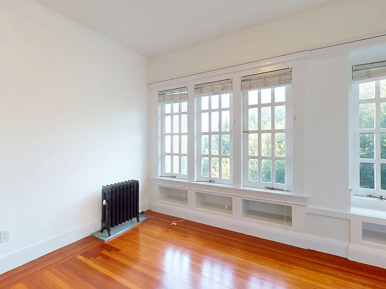 1433 Clay St #15 — Photo 4