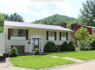 401 Fairview Dr, Hurricane, WV 25526