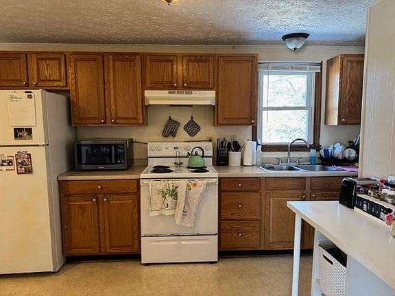 4th image of 223 Hanna Ln