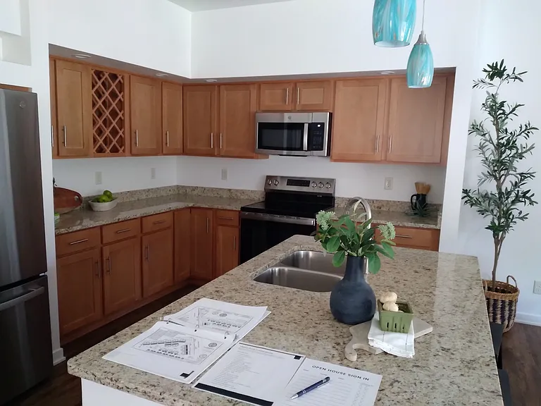 2707 Pond Dr — Photo 6