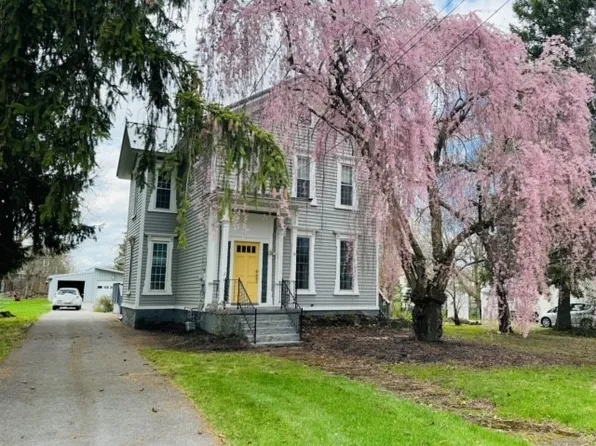 38 S Main St, Manchester, NY 14504