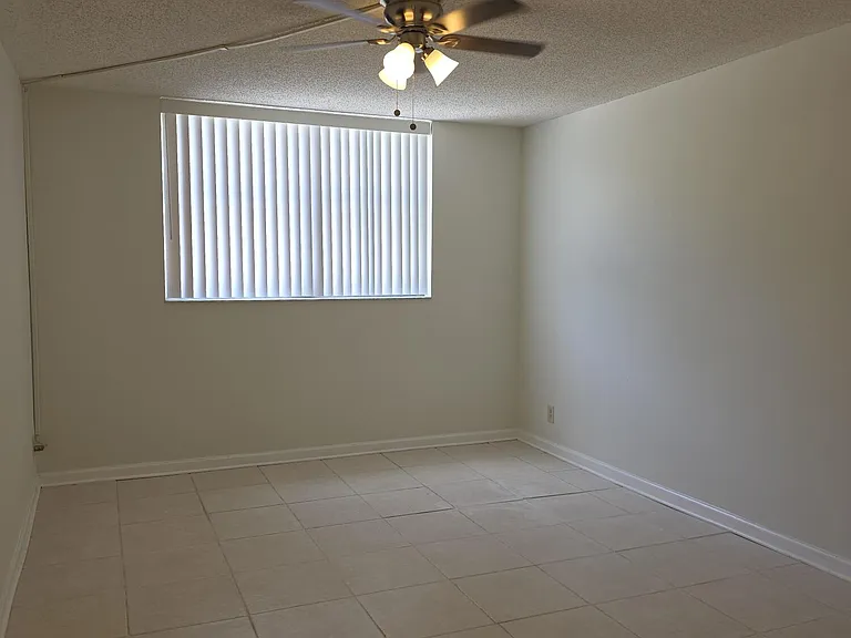 470 Executive Center Dr #2K — Photo 12