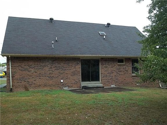 4th image of 1277 Cloverdale Dr