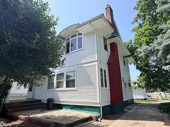 3rd image of 810 W Walnut St