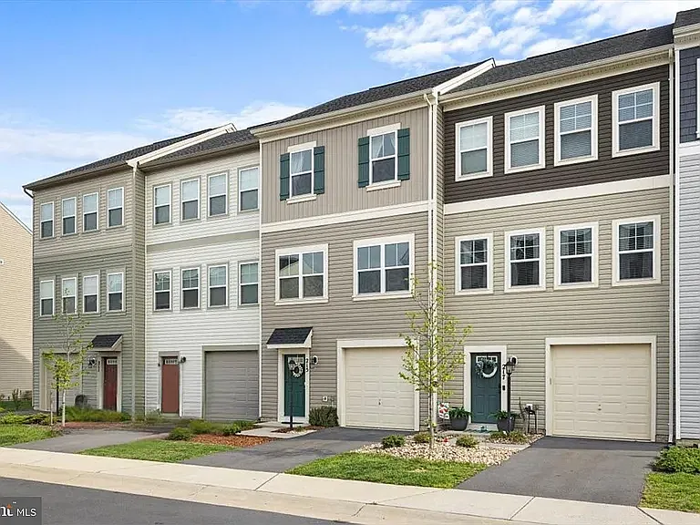 3 bed, 2090 sqft, $2,195 — Photo 2
