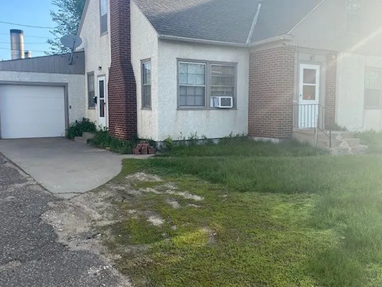 715 Oak St — Photo 2