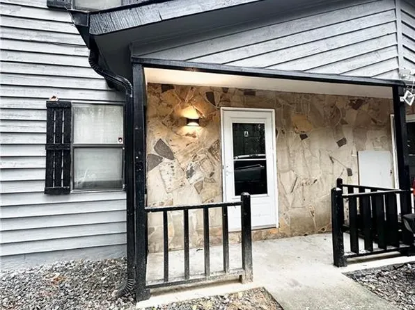 337 Bradley Woods Ct NW, Lilburn, GA 30047