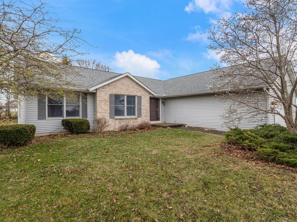 904 Heather Dr, Mahomet, IL 61853