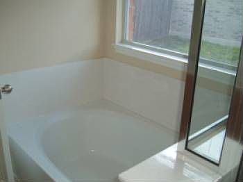4th image of 305 Carol Ave