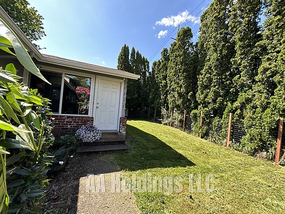 3rd image of 2312 NE Lombard St