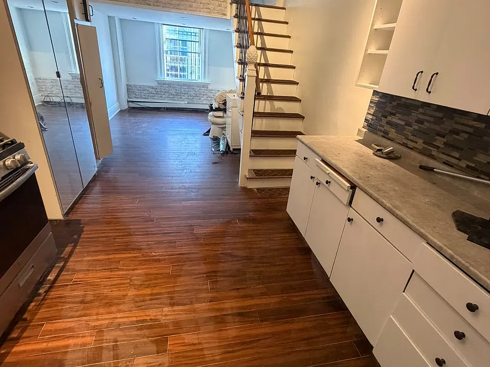 244 Dundas St