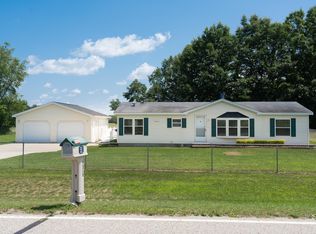 1048 Duquesa Dr, Weidman, MI 48893