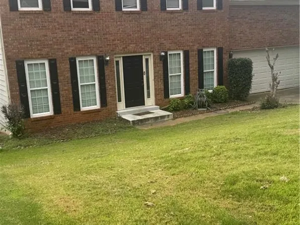720 Paris Dr, Lawrenceville, GA 30043