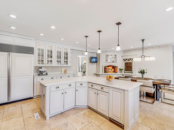 4th image of 40 Bridlewood Ln