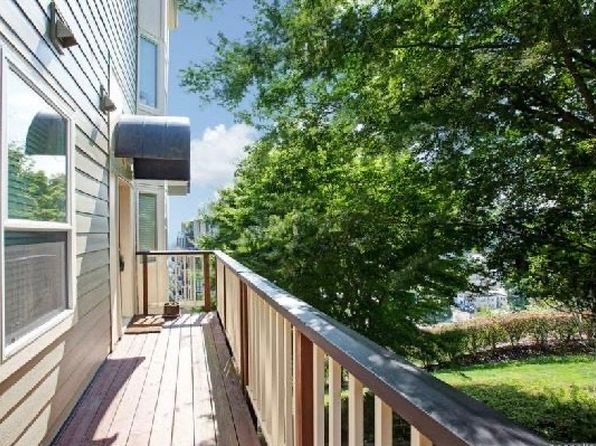 310 NW Uptown Ter APT 2B