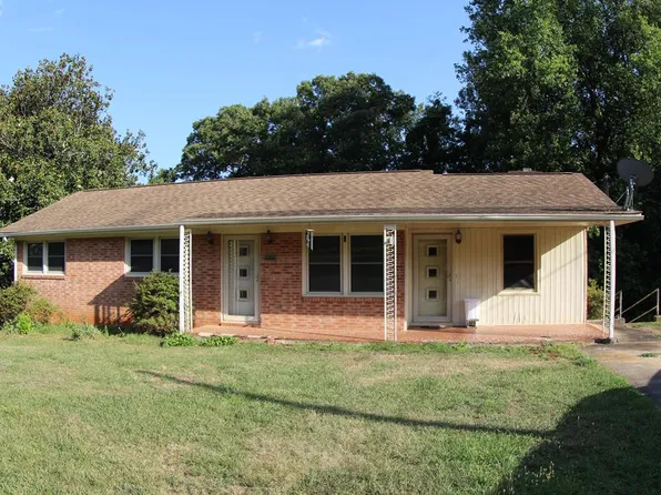 103 Hillcrest Ct, Stuart, VA 24171