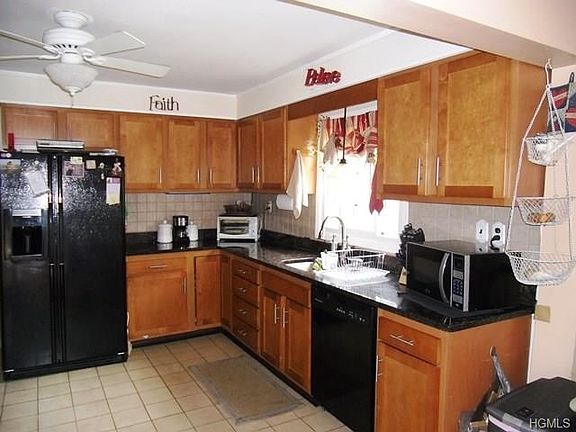 5th image of 11 Mahopac Ave