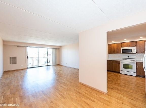3rd image of 6950 W Forest Preserve Dr APT 213